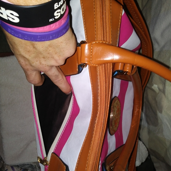 Tote - Picture 4 of 7